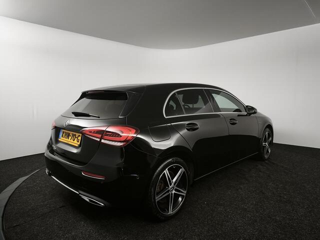 Mercedes-Benz A-KLASSE 250 e Business Line | SOH 96,4% Automaat 218PK | Navigatie | Achteruitrijcamera | Cruise Control | Sfeerverlichting | Incl. Winterset