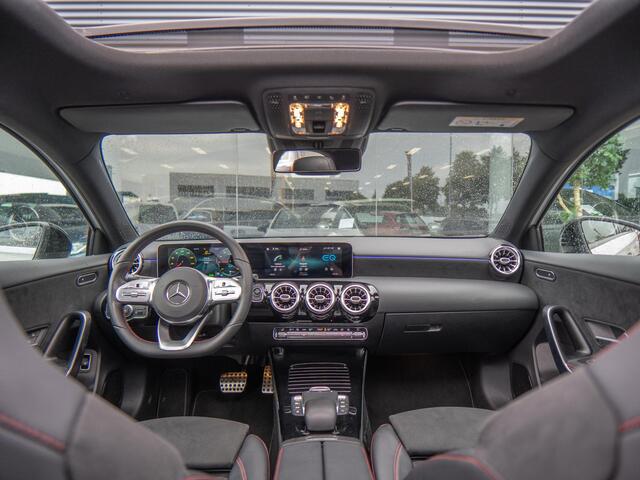 Mercedes-Benz A-KLASSE 250 e Business Solution AMG Limited | Pano | Ambiente | Night