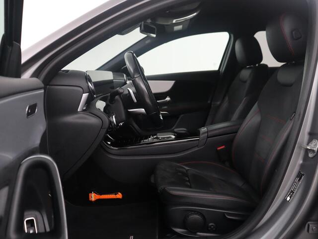 Mercedes-Benz A-KLASSE 250 e Business Solution AMG Limited | SOH 94,5% | Leder/alcantara | Cruise control | Stoelverwarming | Navigatie | Bluetooth | Sfeerverlichting | Camera | Park assist