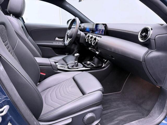 Mercedes-Benz A-KLASSE 180 Business Solution Panorama Schuif-Kanteldak | Ledkoplampen | Stoelverwarming | Parkeerpakket met achteruitrijcamera. Inclusief 24 maanden MB Certified garantie voor Europa.