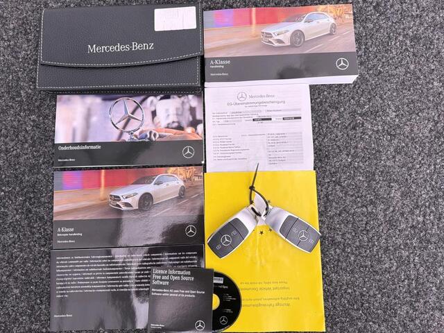 Mercedes-Benz A-KLASSE 180 Business Solution Panorama Schuif-Kanteldak | Ledkoplampen | Stoelverwarming | Parkeerpakket met achteruitrijcamera. Inclusief 24 maanden MB Certified garantie voor Europa.