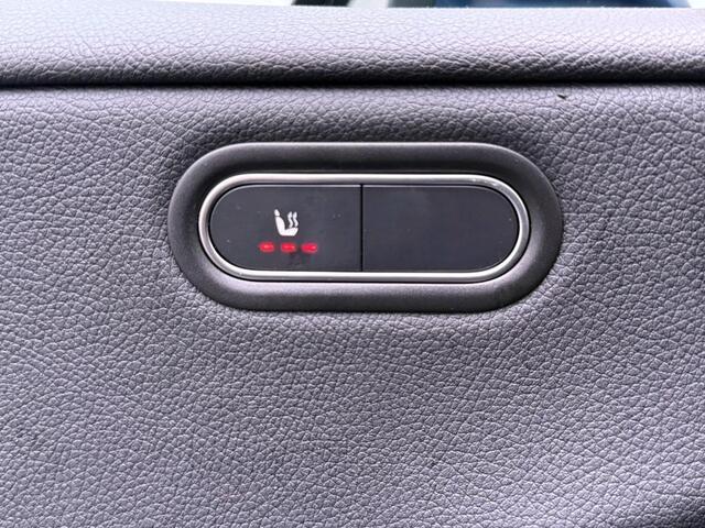 Mercedes-Benz A-KLASSE 180 Business Solution Panorama Schuif-Kanteldak | Ledkoplampen | Stoelverwarming | Parkeerpakket met achteruitrijcamera. Inclusief 24 maanden MB Certified garantie voor Europa.