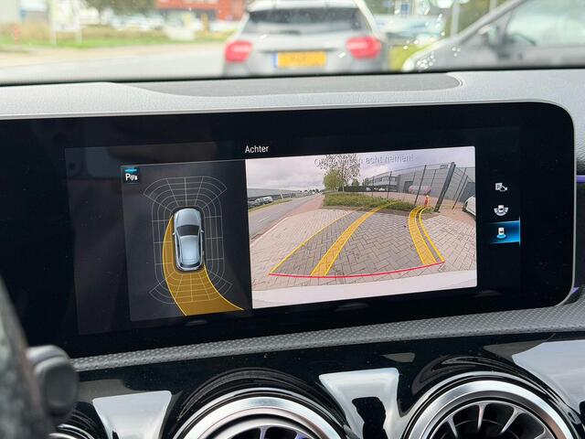 Mercedes-Benz A-KLASSE 200 Business Solution AMG Upgrade | Panoramadak | Stoelverwarming | Cruise Control | Navigatie | Camera | LED High Performance | Keyless | Ambiance Verlichting | Parkeersensoren |