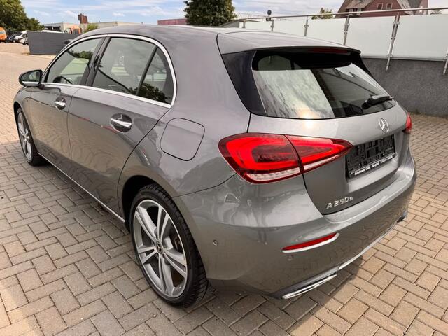 Mercedes-Benz A-KLASSE 250 e ** MULTIBEAM LED, PANO, LEDER, MEMORY, 19-inch LMV, 2-zone AIRCO, ACC ** UNFALLFREI ** ** INFORMEER OOK NAAR ONZE AANTREKKELIJKE FINANCIAL-LEASE TARIEVEN **