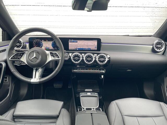 Mercedes-Benz A-KLASSE 250 e Luxury Line | Panoramadak | Nightpakket | Sfeerverlichting |