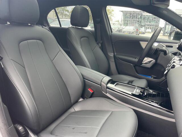 Mercedes-Benz A-KLASSE 250 e Luxury Line | Panoramadak | Nightpakket | Sfeerverlichting |