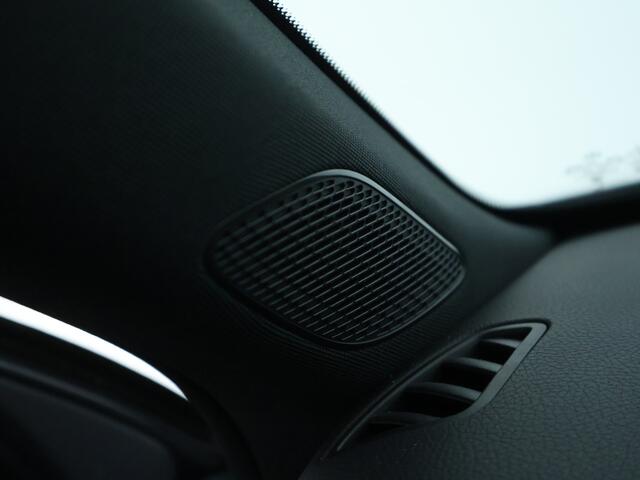 Mercedes-Benz A-KLASSE 180 Business Solution AMG | Panoramadak | 360° camera | Head-up display | Elektrische Stoelen | Inclusief 24 maanden MB Certified garantie voor Europa.