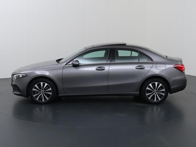 Mercedes-Benz A-KLASSE 250 e | Panoramadak | Sfeerverlichting | Stoelverwarming | Multibeam |