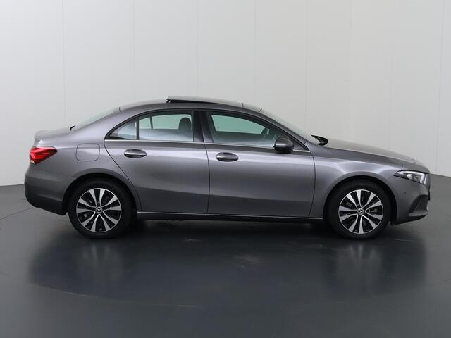Mercedes-Benz A-KLASSE 250 e | Panoramadak | Sfeerverlichting | Stoelverwarming | Multibeam |
