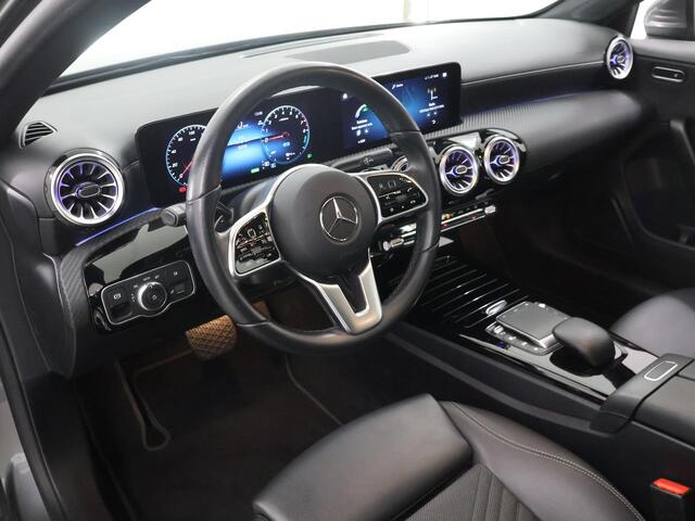 Mercedes-Benz A-KLASSE 250 e | Panoramadak | Sfeerverlichting | Stoelverwarming | Multibeam |