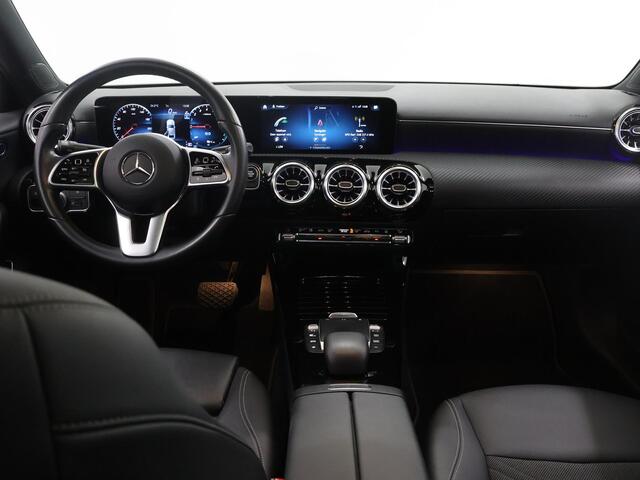 Mercedes-Benz A-KLASSE 250 e | Panoramadak | Sfeerverlichting | Stoelverwarming | Multibeam |