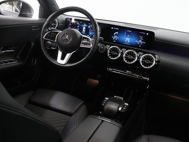 Mercedes-Benz A-KLASSE 250 e | Panoramadak | Sfeerverlichting | Stoelverwarming | Multibeam |