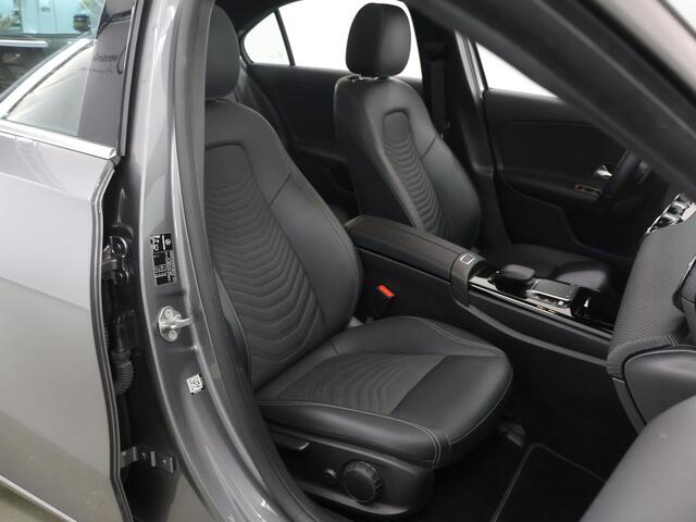 Mercedes-Benz A-KLASSE 250 e | Panoramadak | Sfeerverlichting | Stoelverwarming | Multibeam |