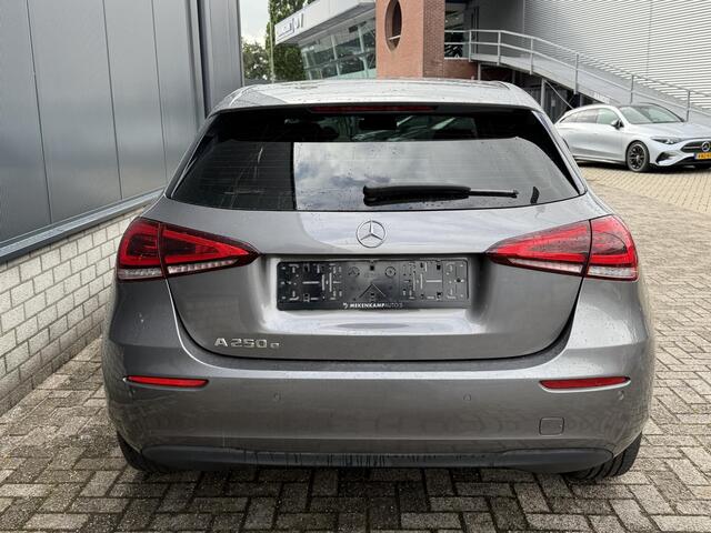 Mercedes-Benz A-KLASSE 250 e 17"/Dodehoek/Camera/PDC v+a/Apple Carplay & Android Auto/DAB/Navigatie/Climate