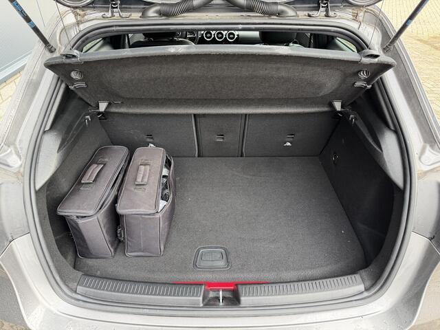 Mercedes-Benz A-KLASSE 250 e 17"/Dodehoek/Camera/PDC v+a/Apple Carplay & Android Auto/DAB/Navigatie/Climate