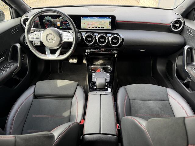 Mercedes-Benz A-KLASSE 250 e AMG Line 18"/360 camera/PDC v+a/Stoelverwarming/Apple Carplay & Android Auto/DAB/Navigatie/Climate