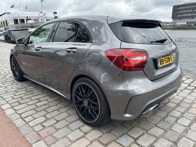 Mercedes-Benz A-KLASSE 180 Business Solution AMG airco/ecc navigatie amg pakket