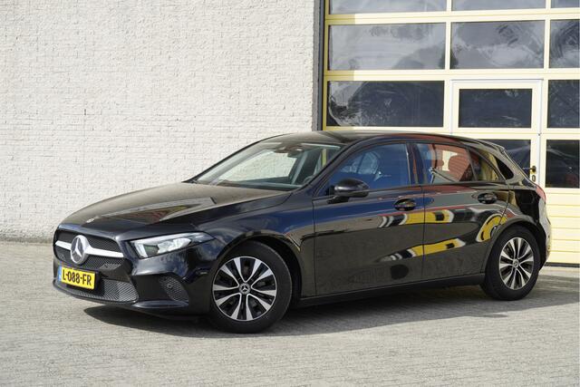 Mercedes-Benz A-KLASSE 160 5drs Business Solution BJ2021 Lmv 16" | Led V+A | Pdc | Achteruitrijcamera | Navi | Virtual cockpit | Climate control | Cruise control | Verwarmde voorstoelen | Getint glas