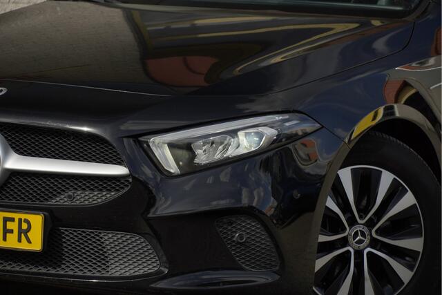 Mercedes-Benz A-KLASSE 160 5drs Business Solution BJ2021 Lmv 16" | Led V+A | Pdc | Achteruitrijcamera | Navi | Virtual cockpit | Climate control | Cruise control | Verwarmde voorstoelen | Getint glas