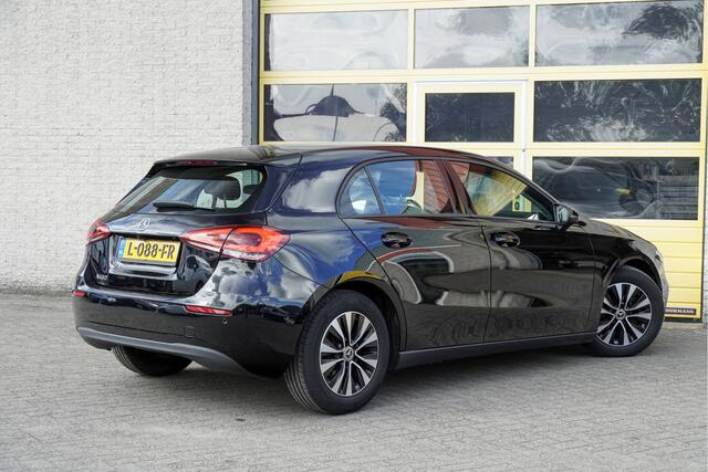 Mercedes-Benz A-KLASSE 160 5drs Business Solution BJ2021 Lmv 16" | Led V+A | Pdc | Achteruitrijcamera | Navi | Virtual cockpit | Climate control | Cruise control | Verwarmde voorstoelen | Getint glas