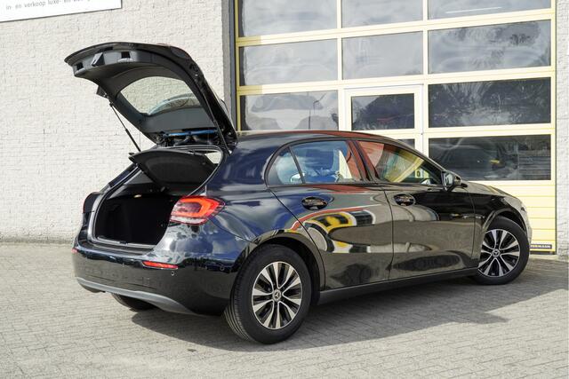 Mercedes-Benz A-KLASSE 160 5drs Business Solution BJ2021 Lmv 16" | Led V+A | Pdc | Achteruitrijcamera | Navi | Virtual cockpit | Climate control | Cruise control | Verwarmde voorstoelen | Getint glas
