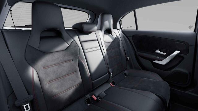 Mercedes-Benz A-KLASSE 180 AMG Line | Panoramadak | Matrix Led koplampen | Sportstoelen | Adaptieve Cruise control |