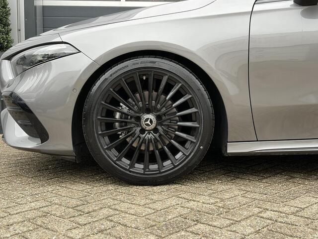 Mercedes-Benz A-KLASSE 180 Star Edition | Keyless | Pano | Sfeer | Camera | Stoel verwarming |