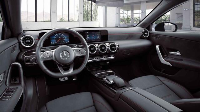 Mercedes-Benz A-KLASSE 180 Business Solution AMG | Night | Parkassistent | Sportstoelen | Stoelverwarming | Apple carplay |
