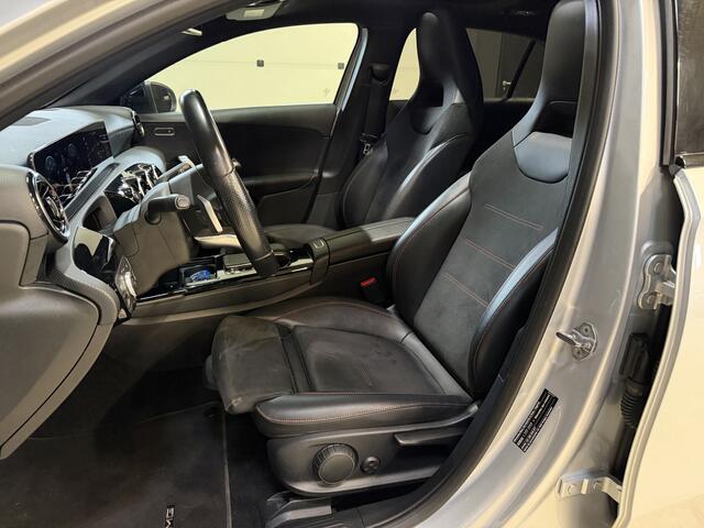 Mercedes-Benz A-KLASSE 180 Business Solution AMG | Panoramadak | Camera | Carplay | Stoelverwarming