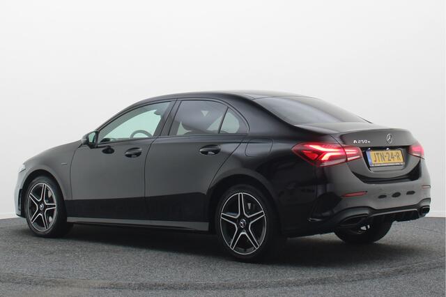 Mercedes-Benz A-KLASSE 250 e Business Solution AMG Limited SOH 100%, Sfeerverlichting, Apple Carplay, Camera, LED, Lane Assist, 18"