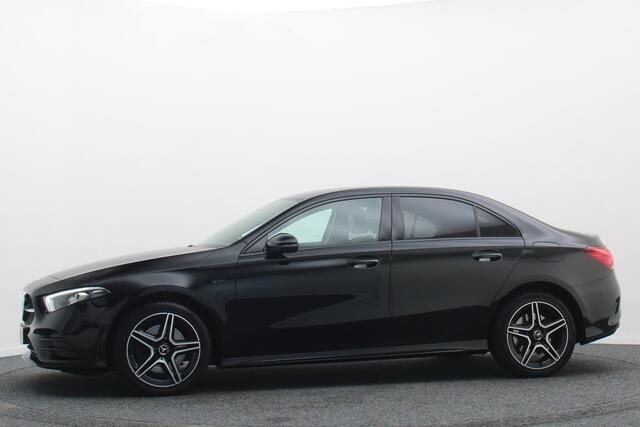 Mercedes-Benz A-KLASSE 250 e Business Solution AMG Limited SOH 100%, Sfeerverlichting, Apple Carplay, Camera, LED, Lane Assist, 18"