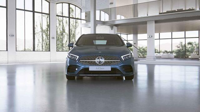 Mercedes-Benz A-KLASSE 180 Premium Plus | AMG | Panoramadak | 360 graden camera | Multibeam Led koplampen | Stoelverwarming |