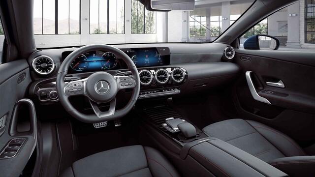 Mercedes-Benz A-KLASSE 180 Premium Plus | AMG | Panoramadak | 360 graden camera | Multibeam Led koplampen | Stoelverwarming |