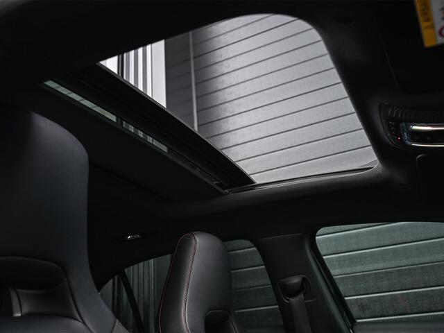 Mercedes-Benz A-KLASSE 250 Premium Plus | AMG Line | Panoramadak | Led | Burmester | Stoelverwarming | Ambiance Interieur | Keyless Entry |