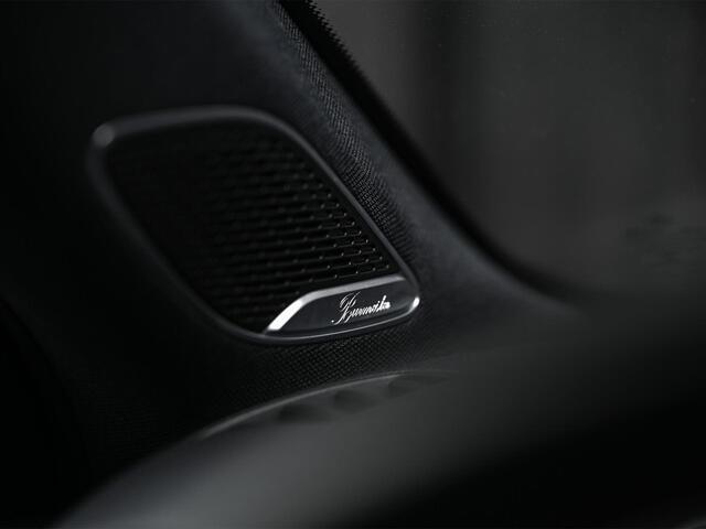 Mercedes-Benz A-KLASSE 250 Premium Plus | AMG Line | Panoramadak | Led | Burmester | Stoelverwarming | Ambiance Interieur | Keyless Entry |