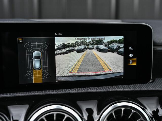 Mercedes-Benz A-KLASSE 250 Premium Plus | AMG Line | Panoramadak | Led | Burmester | Stoelverwarming | Ambiance Interieur | Keyless Entry |