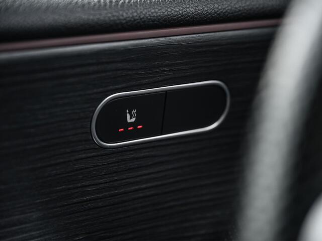 Mercedes-Benz A-KLASSE 250 Premium Plus | AMG Line | Panoramadak | Led | Burmester | Stoelverwarming | Ambiance Interieur | Keyless Entry |