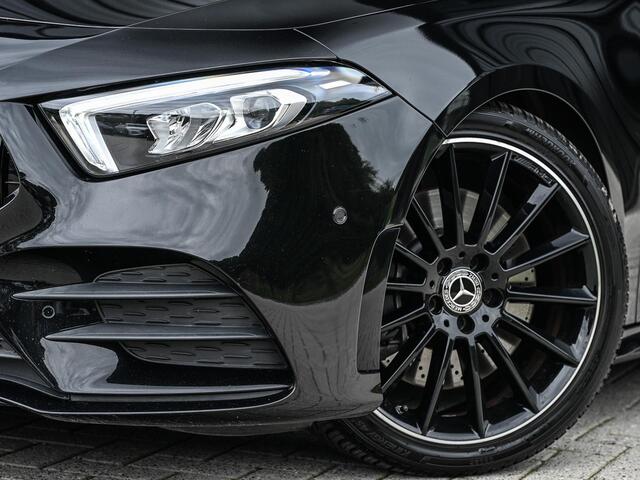 Mercedes-Benz A-KLASSE 250 Premium Plus | AMG Line | Panoramadak | Led | Burmester | Stoelverwarming | Ambiance Interieur | Keyless Entry |