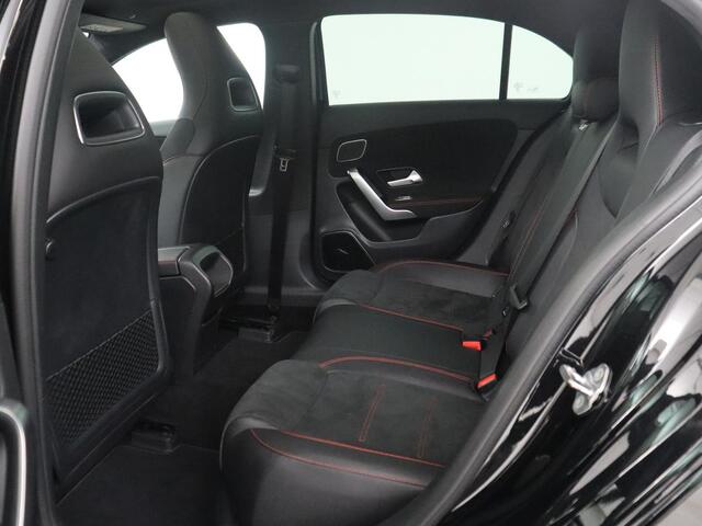 Mercedes-Benz A-KLASSE 250 Premium Plus | AMG Line | Pano.Dak | Stoelverwarming | LED