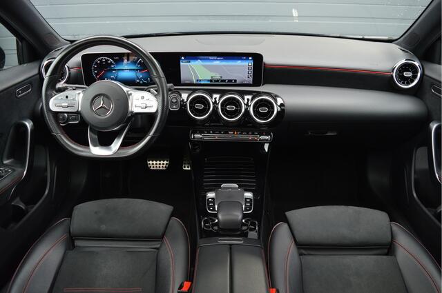 Mercedes-Benz A-KLASSE 200 Business Solution AMG Night Upgrade | PANO | CAMERA | CARPLAY |