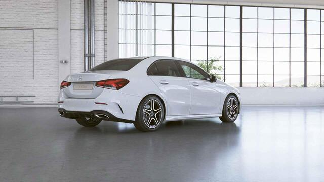 Mercedes-Benz A-KLASSE 200 Business Solution AMG | Night | Achteruitrijcamera | Sfeerverlichting | Privacybeglazing | Stoelverwarming | Apple Carplay |