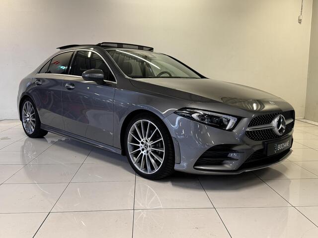 Mercedes-Benz A-KLASSE 200 AMG Upgrade | Panoramadak | Stoelverwarming | Navigatie | 1e eig.
