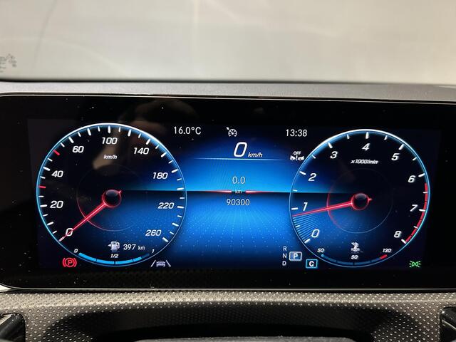 Mercedes-Benz A-KLASSE 180 Luxury Line | Panoramadak | Leder | Wide Screen | AppleCarplay/AndroidAuto | Stoelverwarming