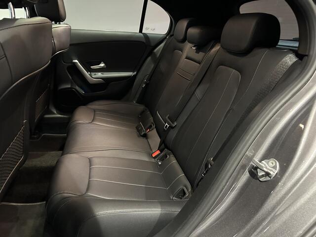 Mercedes-Benz A-KLASSE 180 Luxury Line | Panoramadak | Leder | Wide Screen | AppleCarplay/AndroidAuto | Stoelverwarming