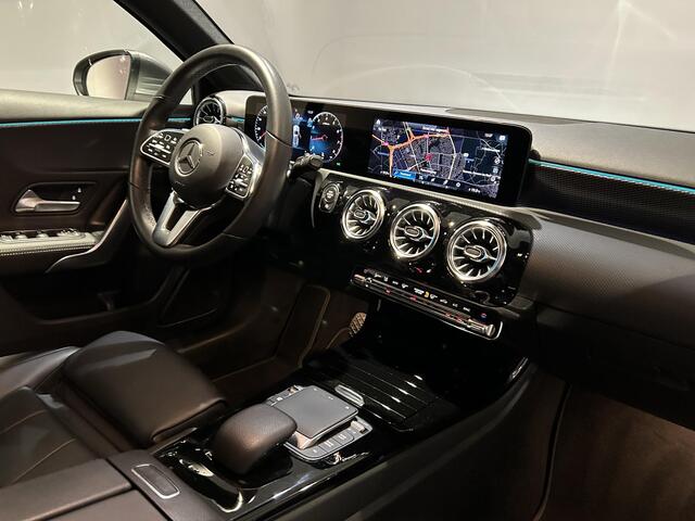 Mercedes-Benz A-KLASSE 180 Luxury Line | Panoramadak | Leder | Wide Screen | AppleCarplay/AndroidAuto | Stoelverwarming