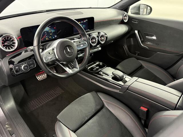 Mercedes-Benz A-KLASSE 180 Premium Plus / Pano / AMG / Camera / 19inch / Navigatie / 64.000km