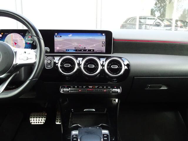 Mercedes-Benz A-KLASSE 200 Business Solution AMG | Wide Screen | High-performance LED