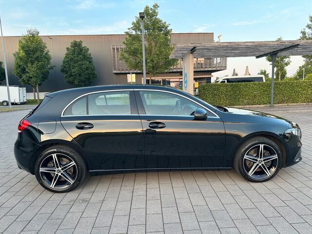 Mercedes-Benz A-KLASSE 250e ** MULTIBEAM LED, PANO, HALF-LEDER, MEMORY, VERW. ST, 18-inch LMV ** 1e EIG - UNFALLFREI ** ** INFORMEER OOK NAAR ONZE AANTREKKELIJKE FINANCIAL-LEASE TARIEVEN **