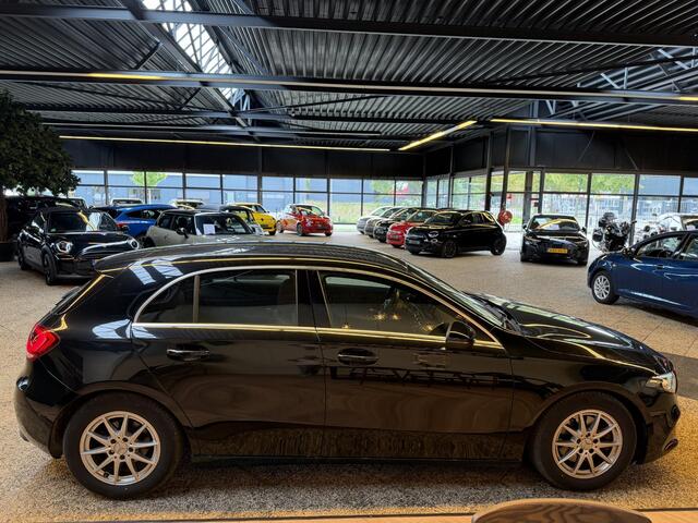 Mercedes-Benz A-KLASSE 200 Business Solution | Leder | Camera | Stoelverwarming | Nieuwe Service & APK | Garantie |