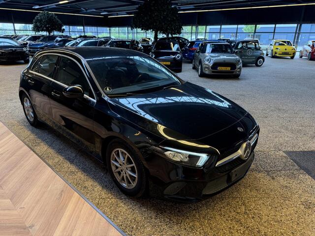 Mercedes-Benz A-KLASSE 200 Business Solution | Leder | Camera | Stoelverwarming | Nieuwe Service & APK | Garantie |